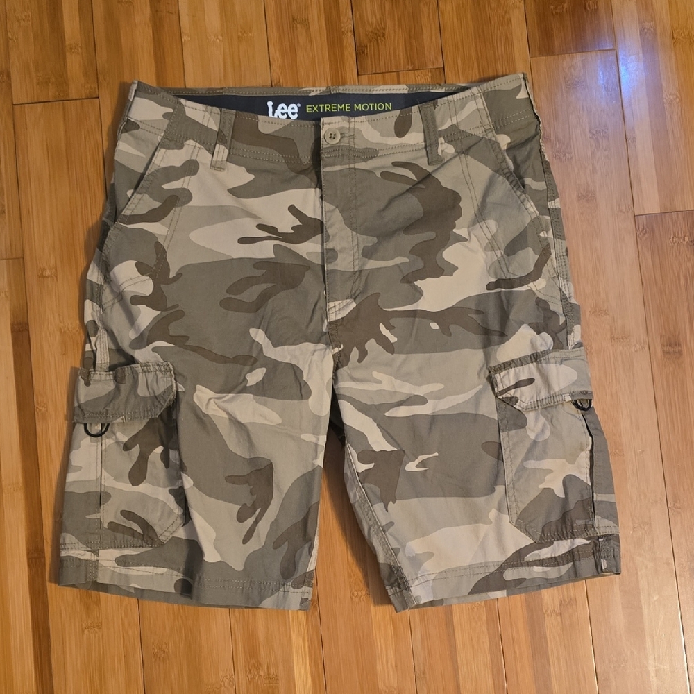 Men's Cargo Shorts with Durable Cotton Blend Lee